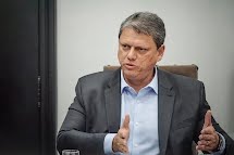 Tarcísio de Freitas, governado de SP, decide pagar bônus de R$ 500 milhões para policiais