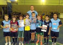 Projeto Garoto e Garota Nota 10 faz acompanhamento de cadernos dos alunos
