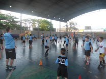 Projeto Garoto e Garota Nota 10 recebe visita do vereador Élcio Arruda e recebe material esportivo