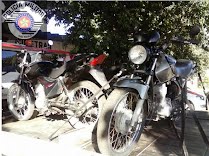 Polícia apreende no Jardim Areia Branca duas motos para averiguação