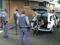 Homem procurado pela Justiça é preso em flagrante de tráfico de drogas no Jardim Anésia II