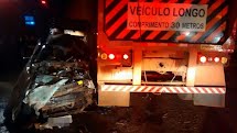 Colisão de carro e caminhão canavieiro na SP-215 faz uma vítima fatal e deixa um ferido