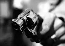 Frentista é atingido no braço por disparo de arma de fogo