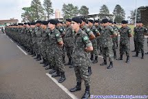 Solenidade de formatura alusiva ao Dia do Soldado no 13º R E Mec, em Pirassununga