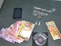 PM flagra tráfico de drogas no bairro Cristo Redentor