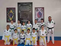 Alunos da Academia Osni Martins de Taekwondo celebram graduação em Porto Ferreira.