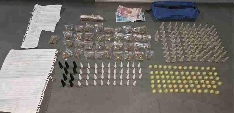 Polícia Militar prende homem por tráfico de drogas no Jardim Centenário, em Porto Ferreira