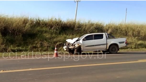 Homem morre após ser arremessado de caminhonete em colisão em acidente entre Rio Pardo e Itobi