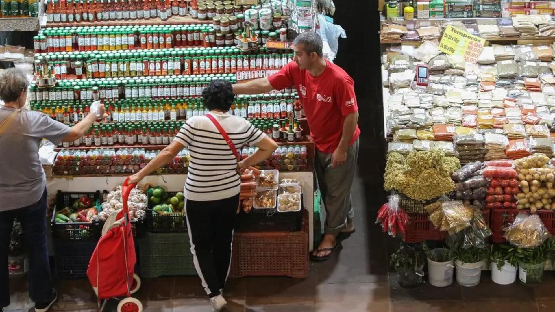 Custo Brasil equivale a 20% do PIB e compromete a competitividade da indústria, aponta CNI