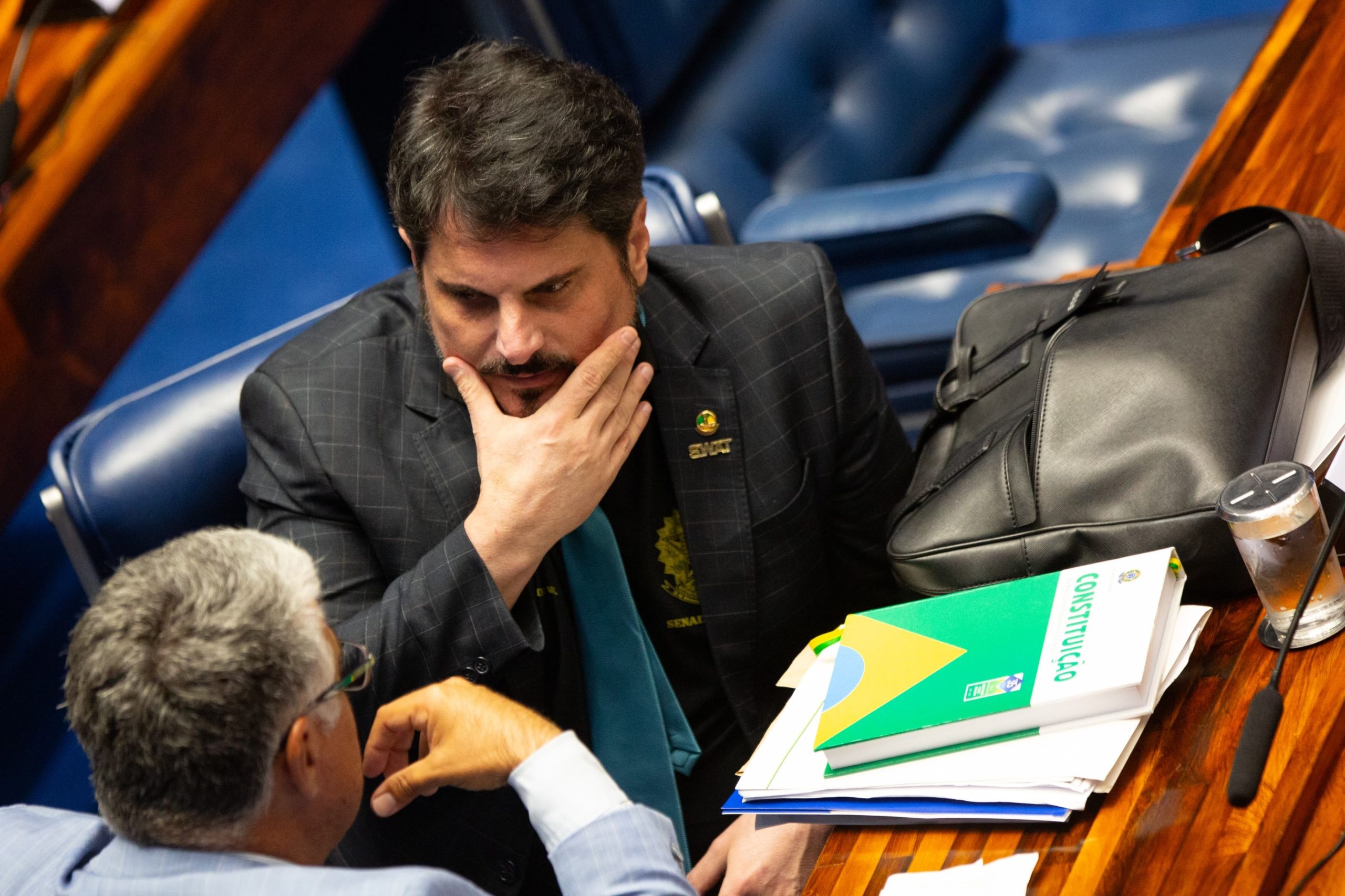 Por ordem de Moraes, senador Marcos do Val é obrigado a usar tornozeleira eletrônica
