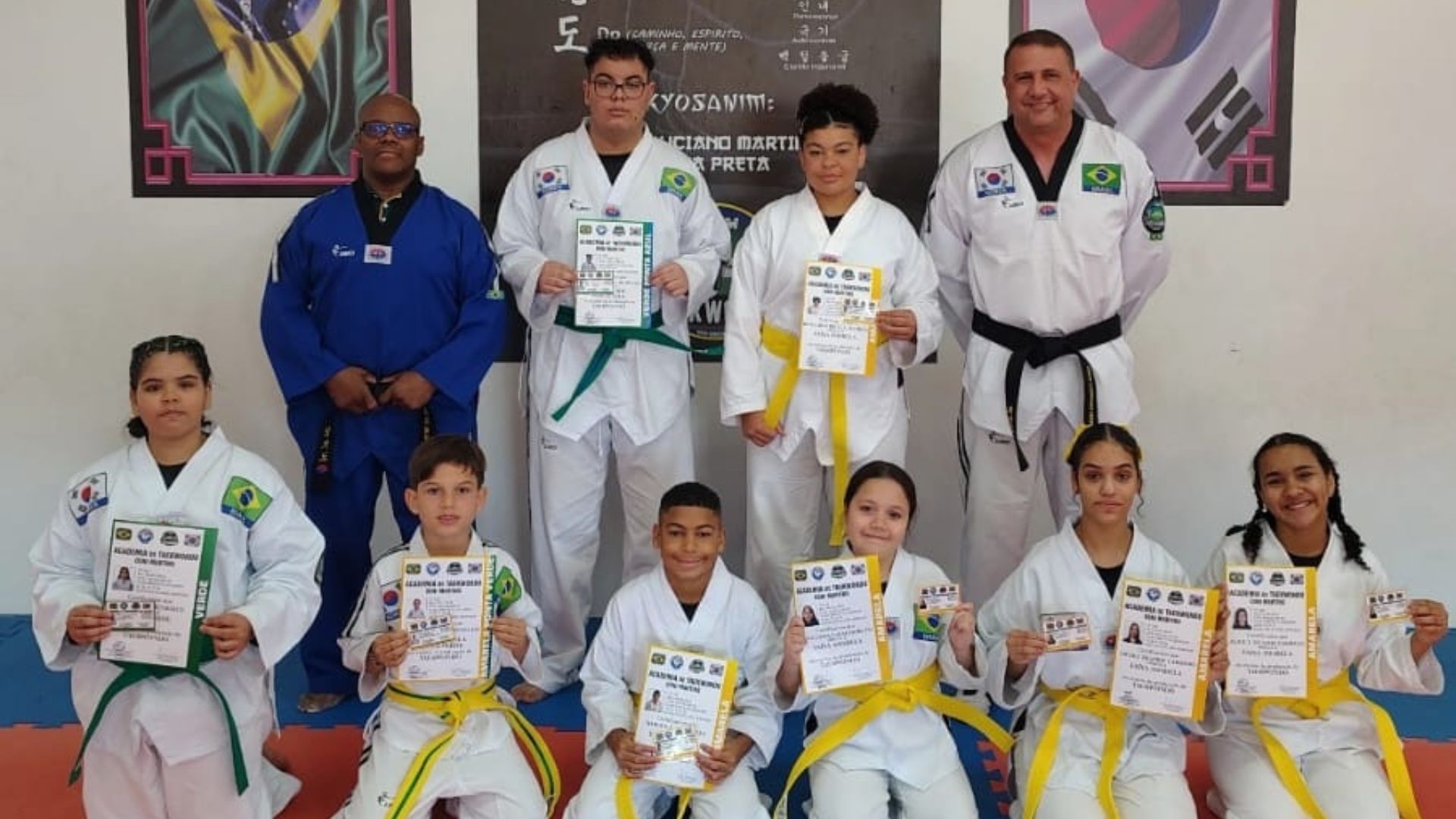 Alunos avançam de faixa em cerimônia da Academia Osni Martins de Taekwondo de Porto Ferreira