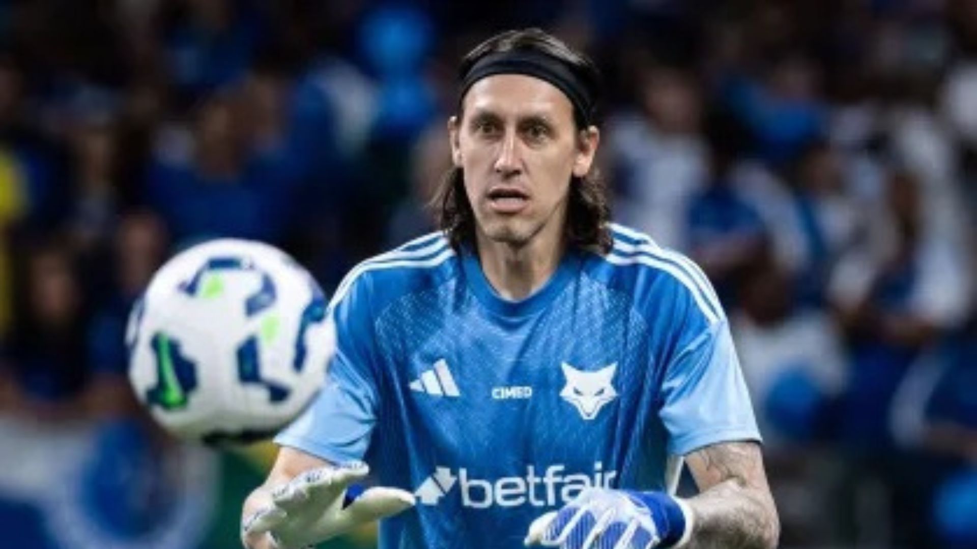 Cássio critica arbitragem e diz que Cruzeiro jogou “contra 12” em derrota para o Santos