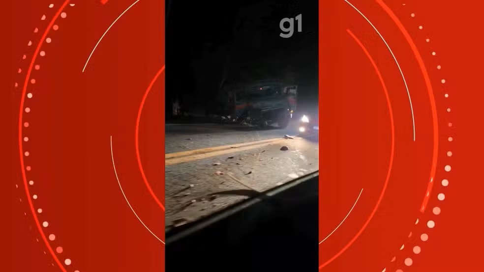 Acidente grave na SP-123 deixa uma mulher morta e quatro feridos