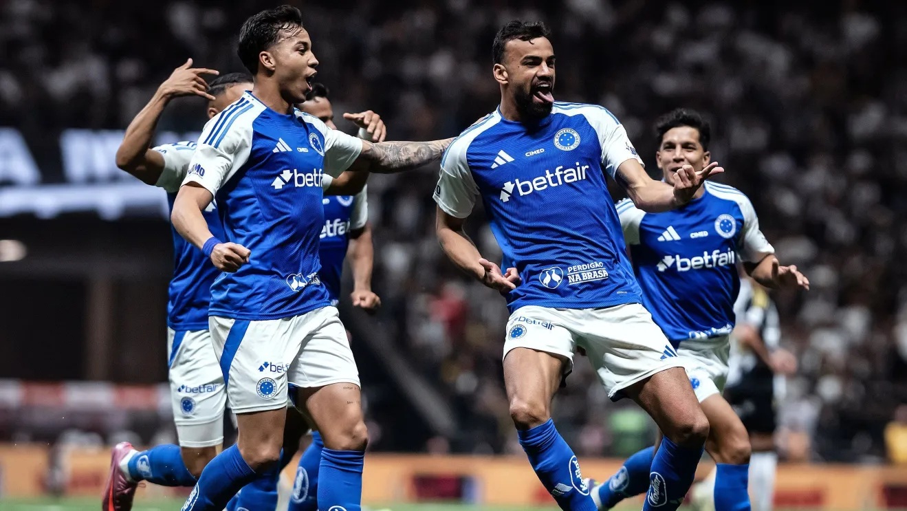 Cruzeiro vence Atlético-MG com gols de convocados e abre vantagem na Copa do Brasil