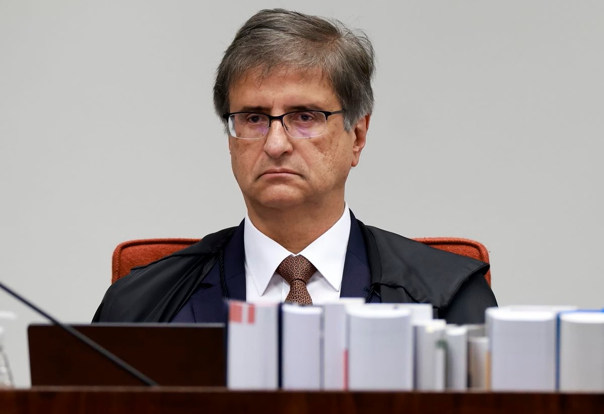 STF determina que PGR se manifeste sobre risco de fuga de Bolsonaro até quarta-feira