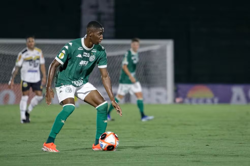 Sem espaço no Guarani, João Victor negocia saída para o futebol europeu