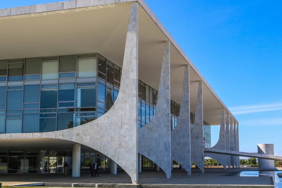 Lula assina decreto que oficializa a TV 3.0 no Brasil