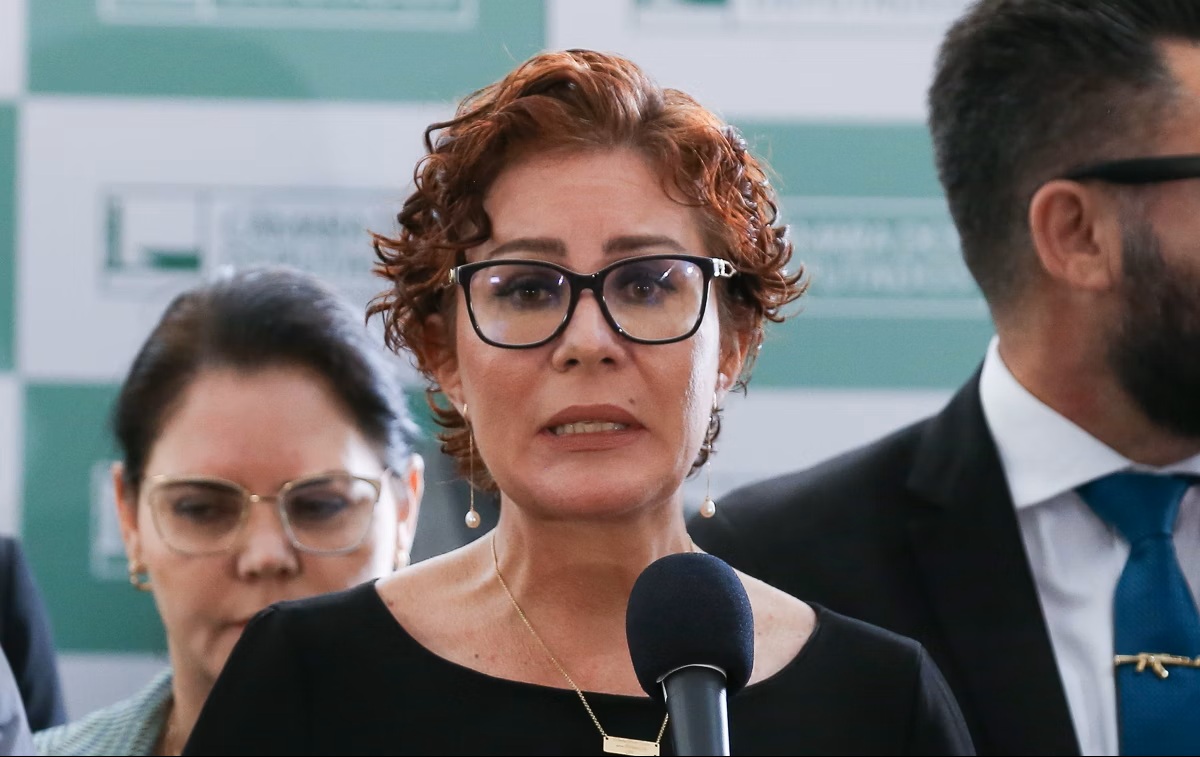 Justiça italiana rejeita pedido de Carla Zambelli e mantém prisão cautelar em Roma