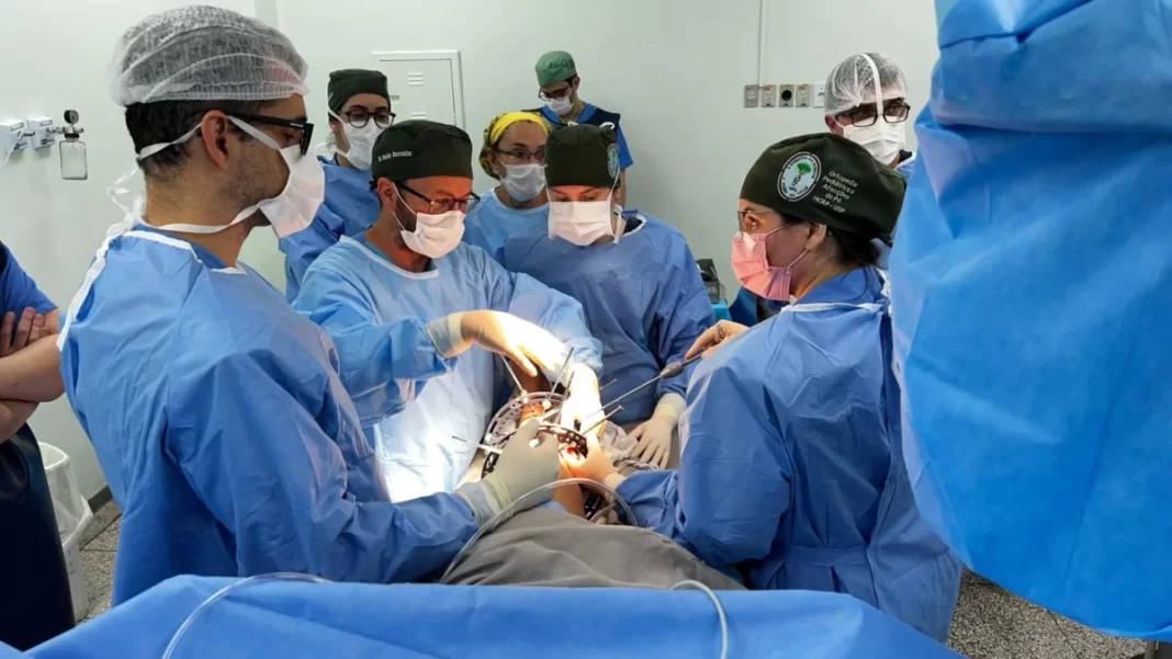 Hospital das Clínicas de Ribeirão Preto realiza cirurgia inédita de correção óssea