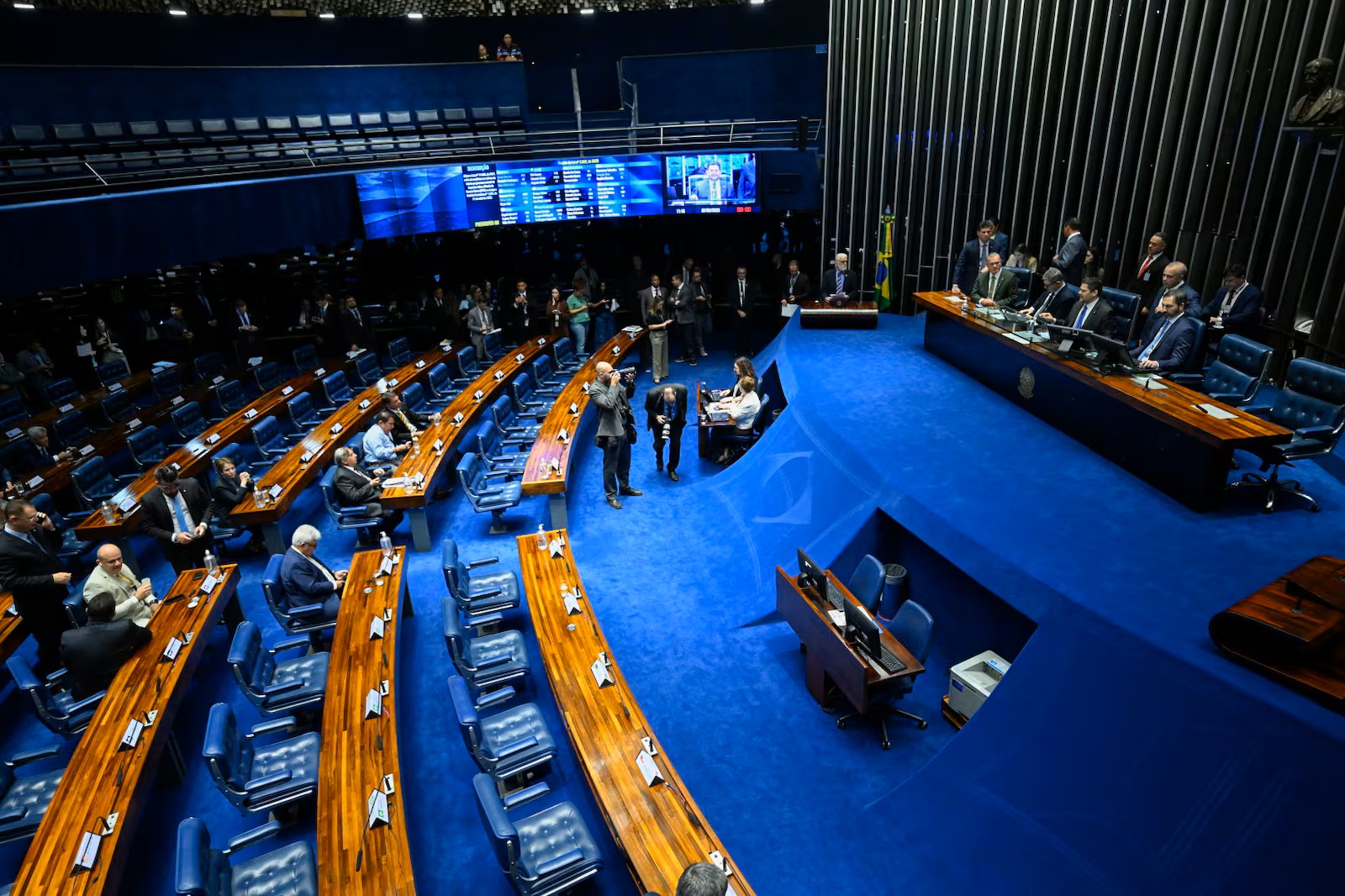 Senado aprova isenção de Imposto de Renda para quem ganha até dois salários mínimos