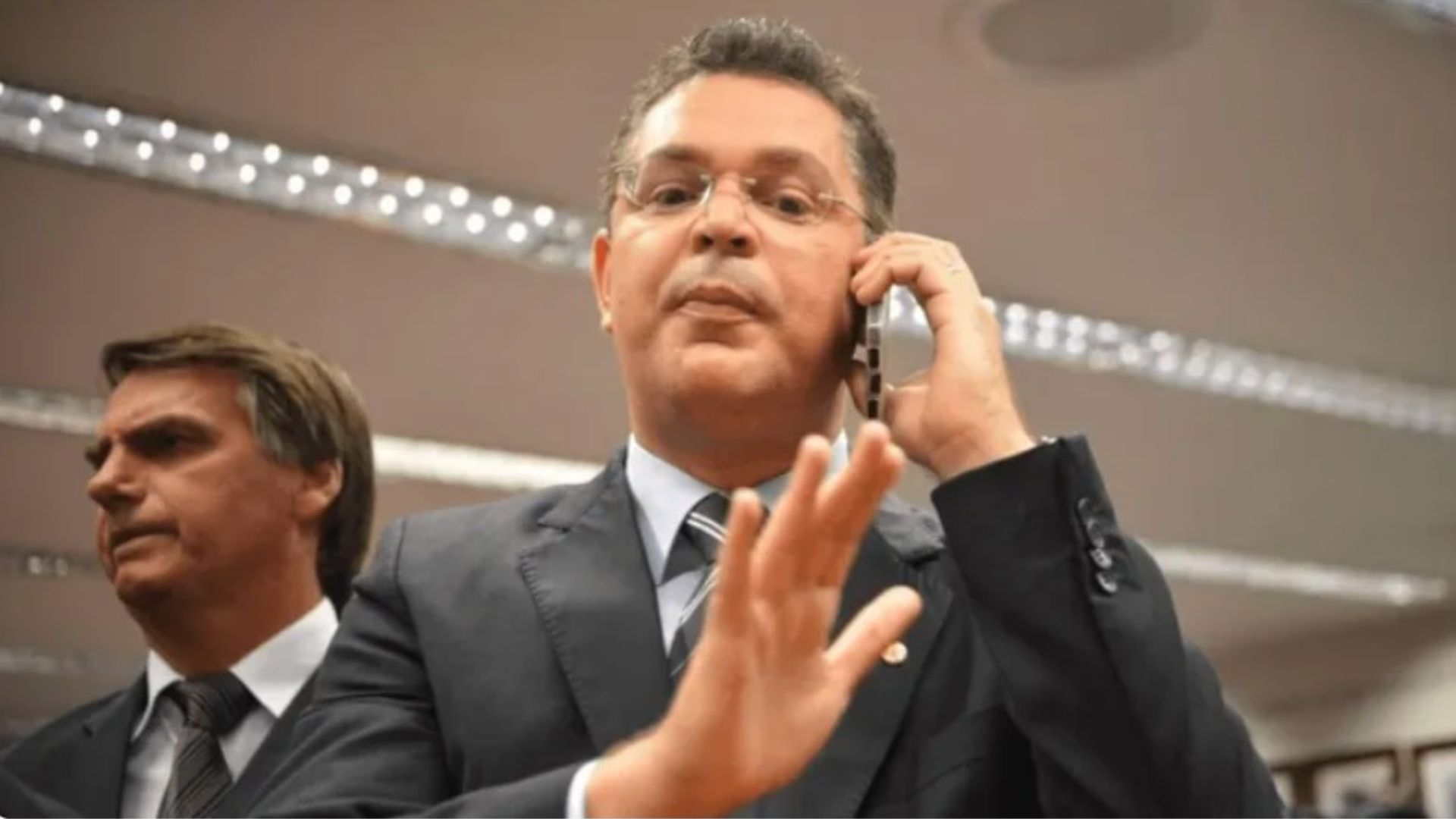 Deputado Sóstenes Cavalcante, líder do PL, articula com ministros do STF para garantir anistia a Bolsonaro
