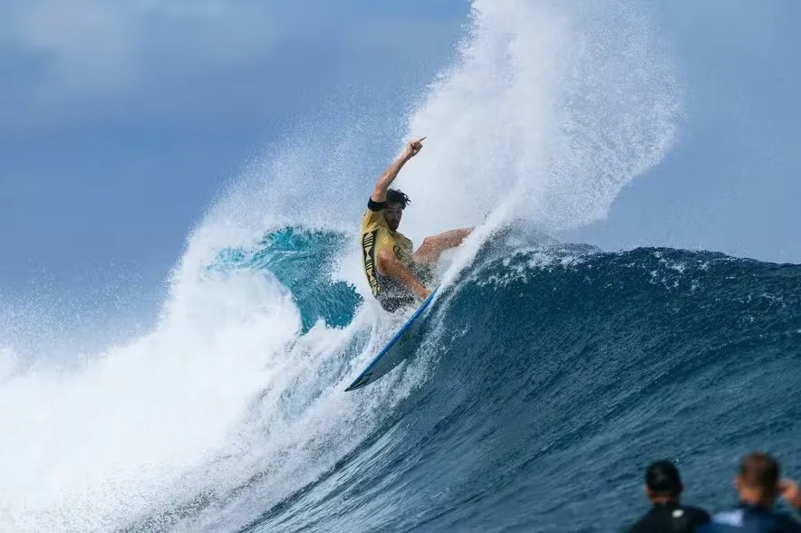 Yago Dora conquista primeiro título mundial de surfe e amplia domínio brasileiro na WSL