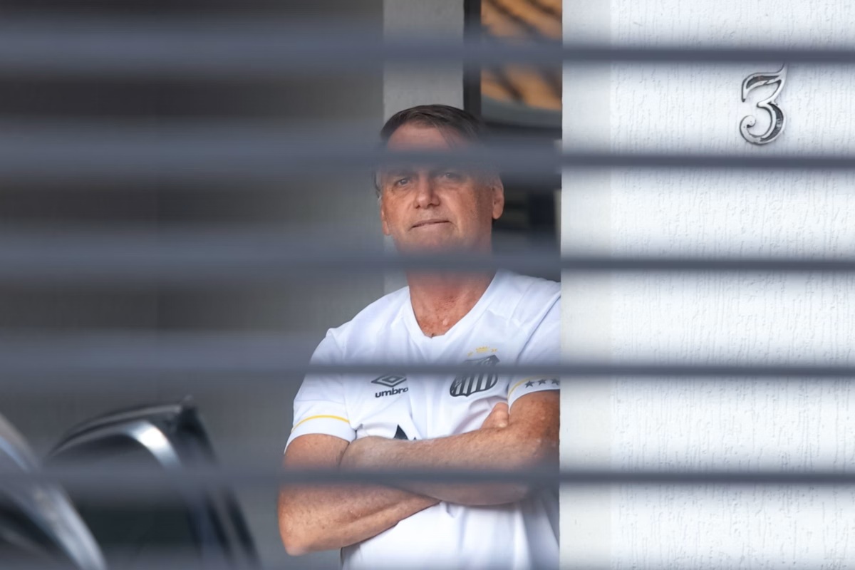 Defesa orienta Bolsonaro a não comparecer a julgamento no STF