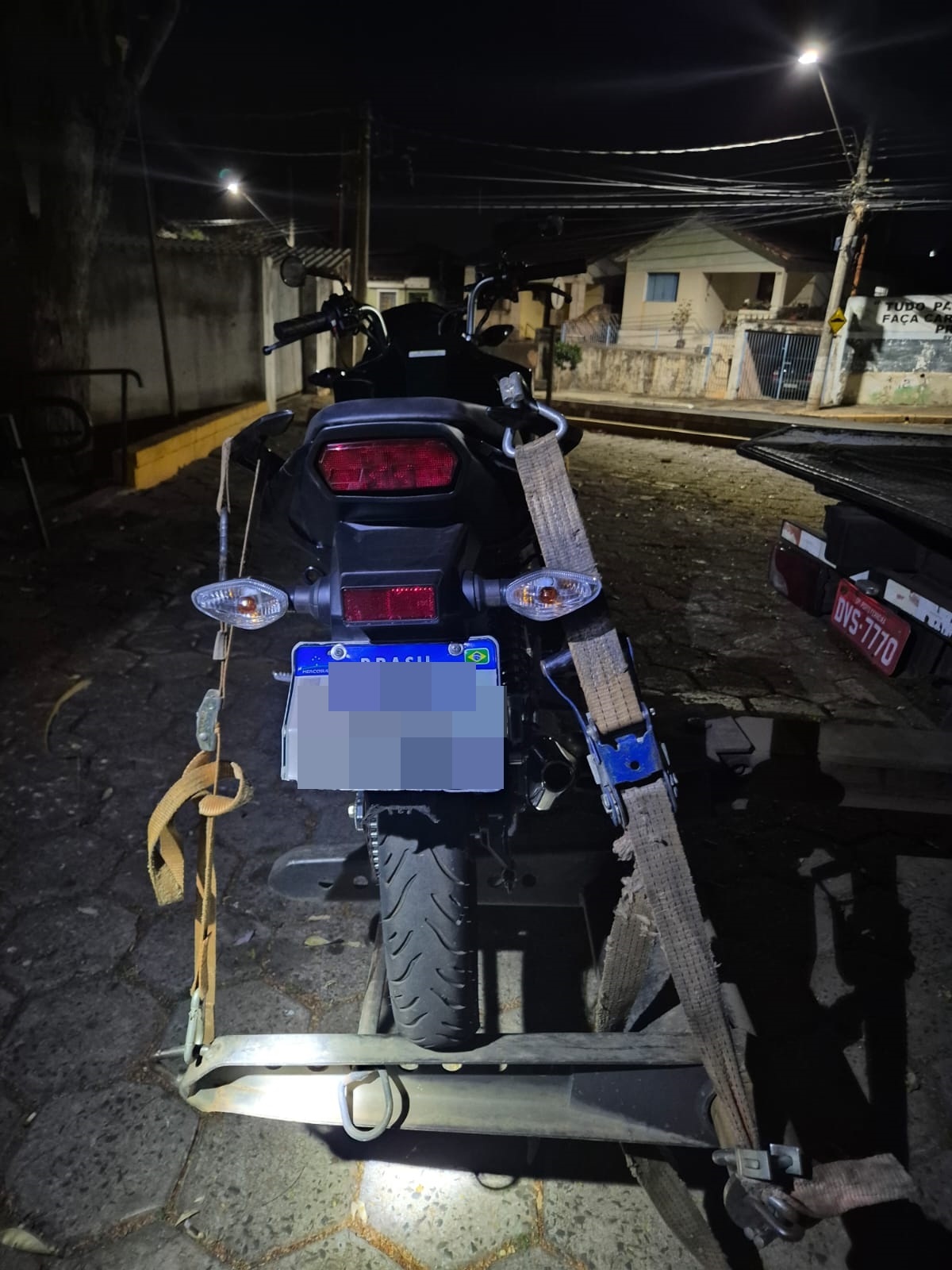 PM apreende motocicleta furtada e detém suspeito em Porto Ferreira