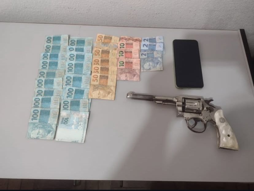 Operação conjunta entre PM e Polícia Civil de Descalvado resulta na apreensão de arma e prisão de suspeitos de roubos