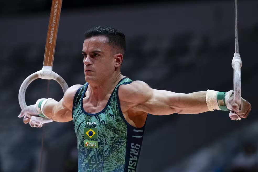 Caio Souza e Diogo Soares garantem vaga na final do individual geral no Mundial de Ginástica