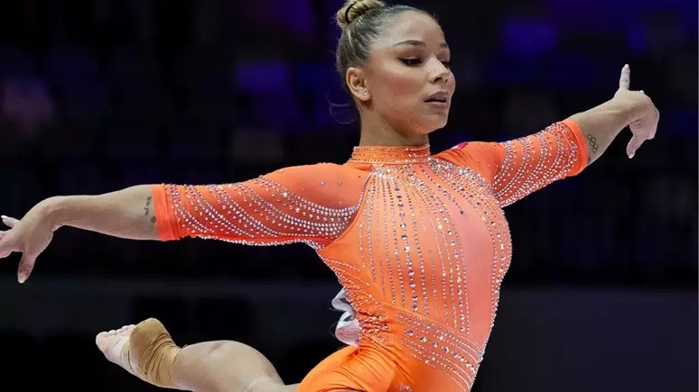 Flávia Saraiva brilha na trave e avança à final do Mundial de Ginástica Artística em Jacarta