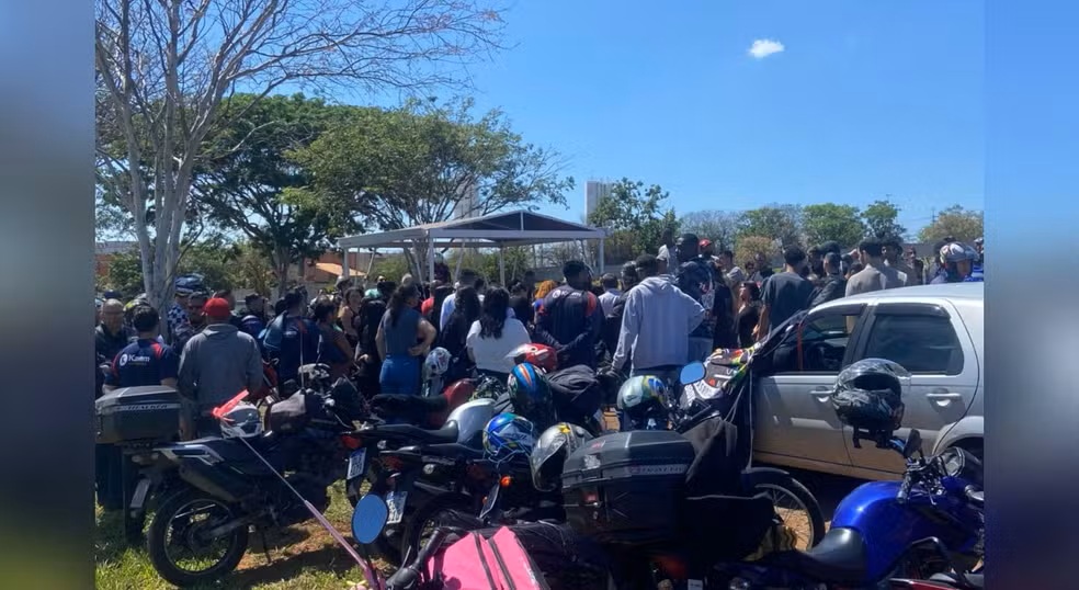 Motociclistas fazem protesto em velório de homem morto após perseguição