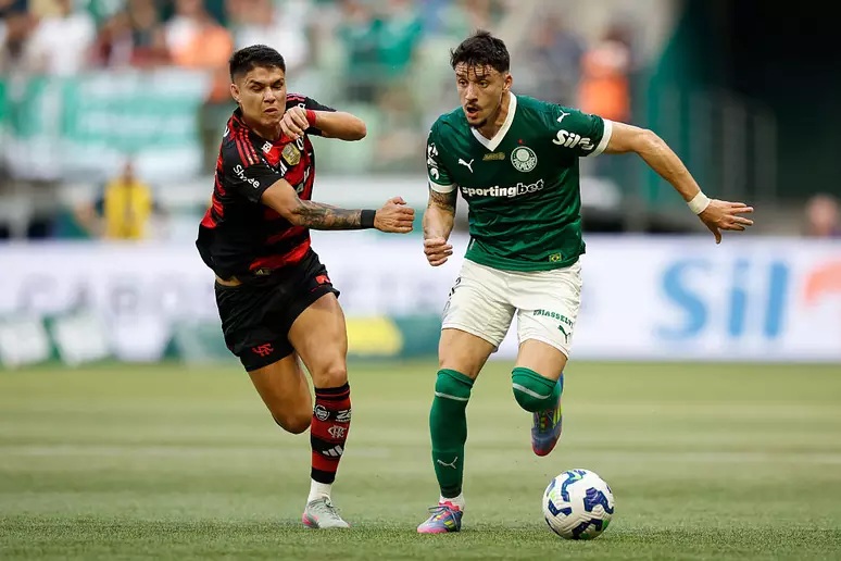 Palmeiras e Flamengo duelam por liderança e encaram reta final com rivais em comum