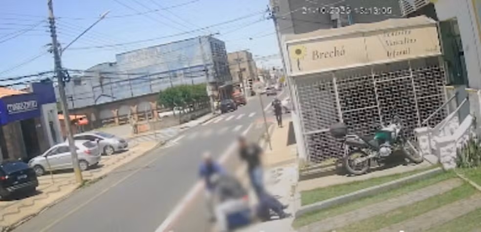 Motoboy persegue e imobiliza suspeito de assaltar idosa