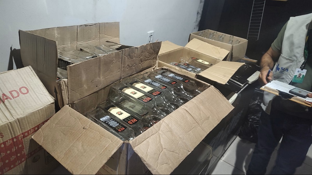 Fábrica clandestina de bebidas e gelo saborizado é descoberta