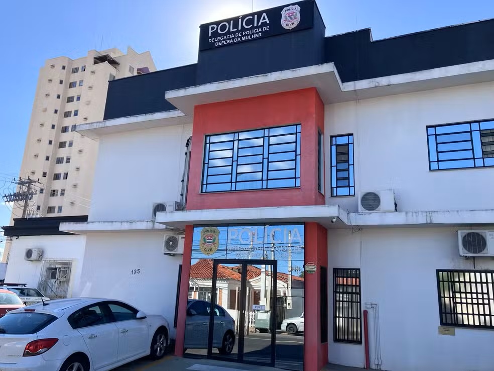 Polícia investiga uso de IA para criar montagens com fotos pornográficas de alunas em escola
