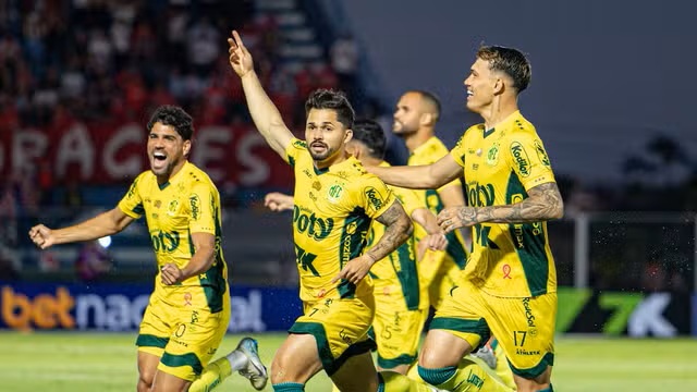 Mirassol atropela São Paulo com show no Maião e mantém invencibilidade