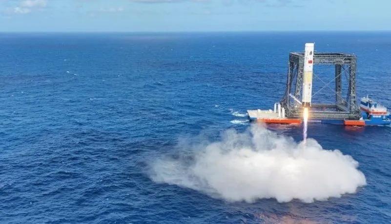 China avança na corrida lunar com teste bem-sucedido do Longa Marcha-10