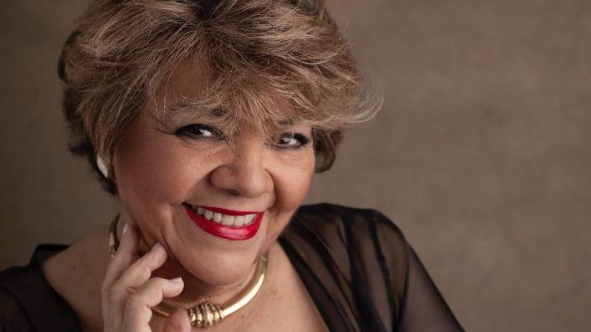 Voz consagrada da música brasileira, Alciony Menegaz se apresenta em Porto Ferreira com show gratuito