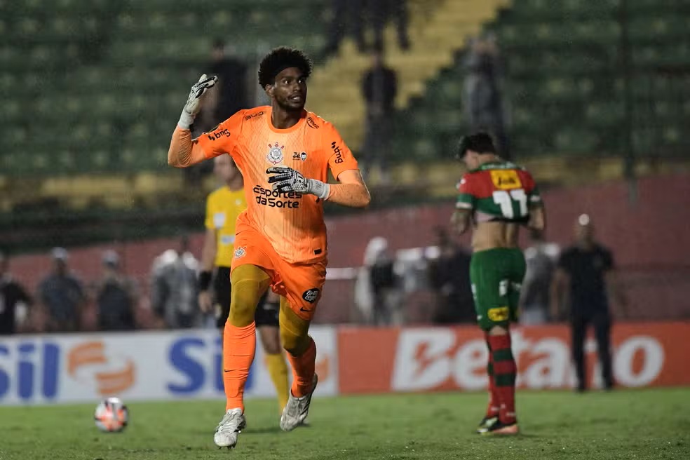 Hugo Souza é chamado para a Seleção e substitui Alisson em amistosos