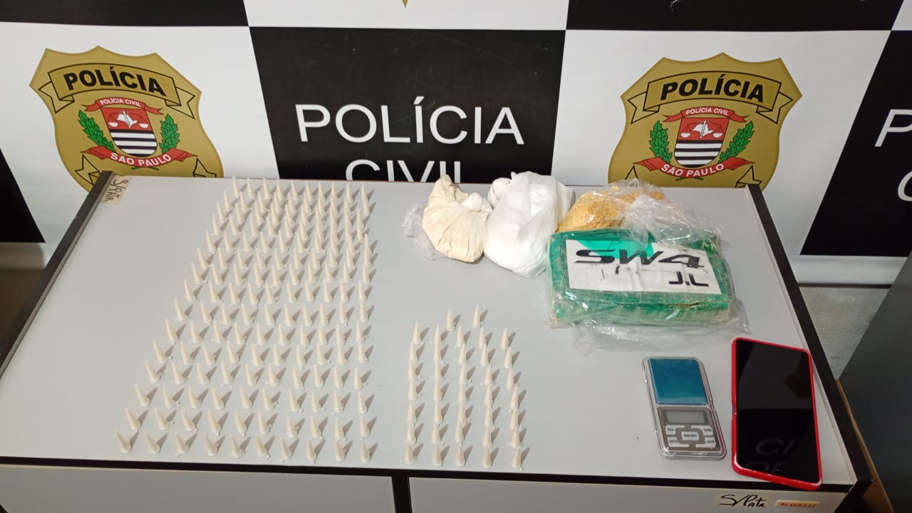 Operação policial apreende drogas e prende três em Descalvado