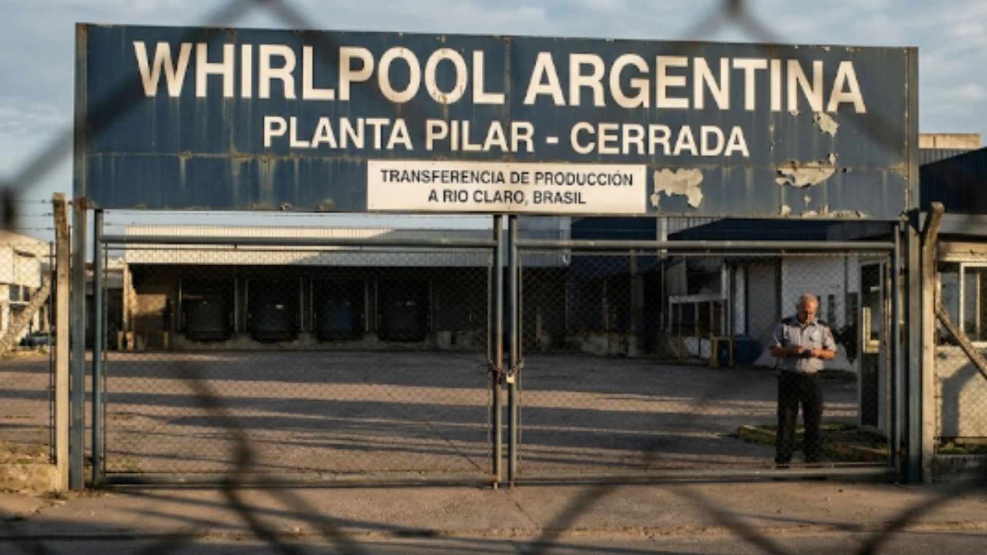Empobrecimento da classe média e menor proteção à indústria nacional acelera fechamento e fuga de empresas da Argentina
