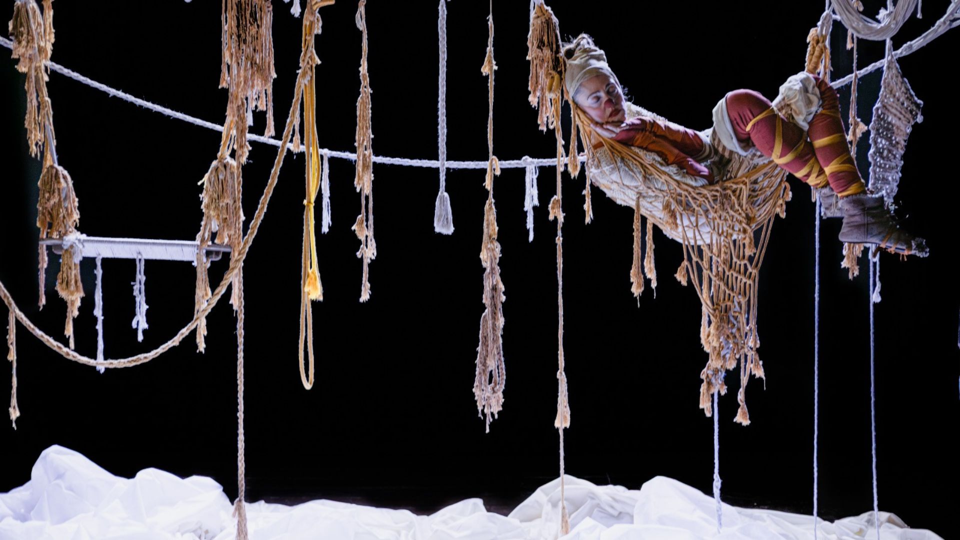 Porto Ferreira recebe espetáculo “Por um fio” e oficina de palhaçaria