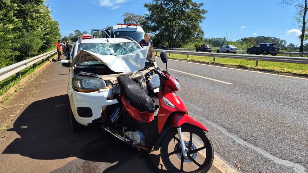 Pai morre após moto ser atingida por carro ao levar filha ao trabalho em Franca (SP)