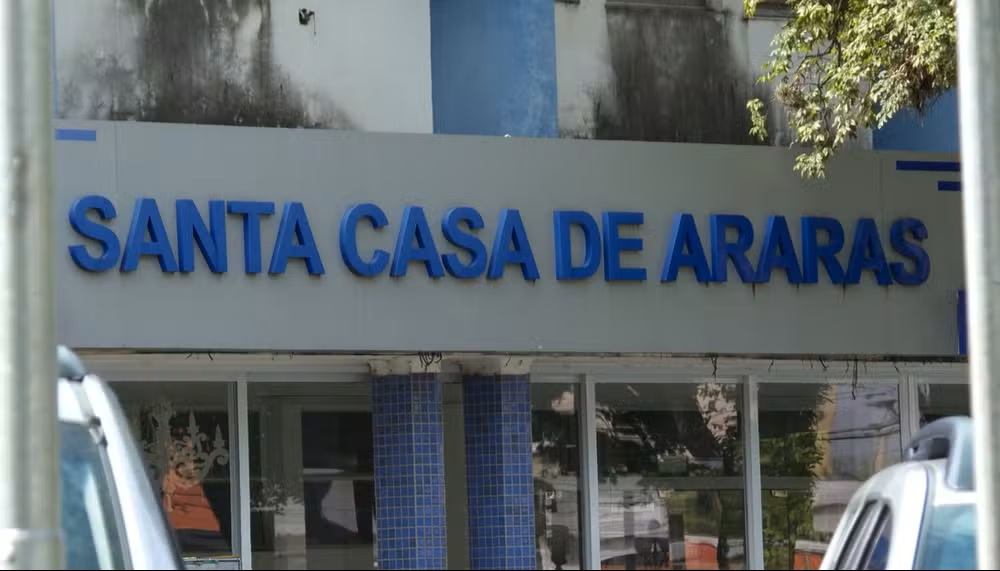 Calor, baratas e cadeiras danificadas revoltam pacientes em hemodiálise de Araras (SP)