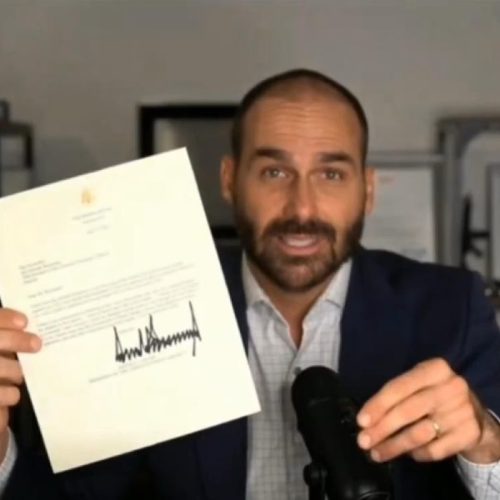 Eduardo Bolsonaro exibe carta de Trump a Bolsonaro e envia “último recado” ao governo brasileiro