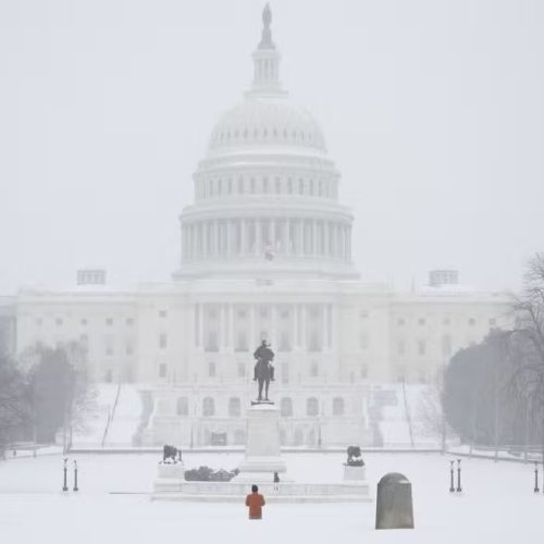 Tempestade de inverno histórica nos EUA deixa ao menos 14 mortos