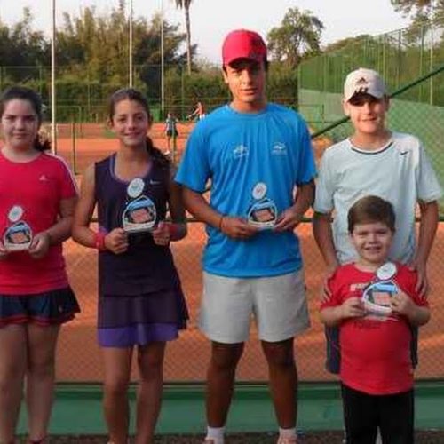 Tenistas do Clube de Campo estreiam com vitórias no “Figueiras Open de Tênis”