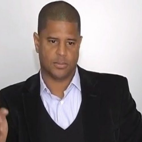 Ex-jogador Marcelinho Carioca esteve em Porto Ferreira