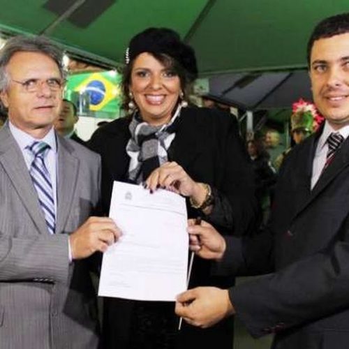 Prefeita faz pedido a deputado para compra de instrumentos musicais